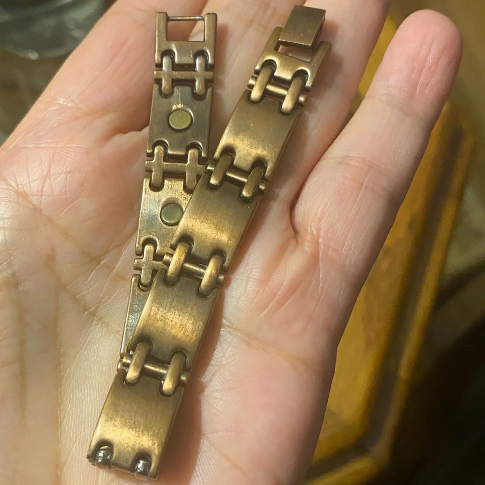 Elegant Copper Tone Metal Magnetic Hourglass-Shaped Link Design Bracelet